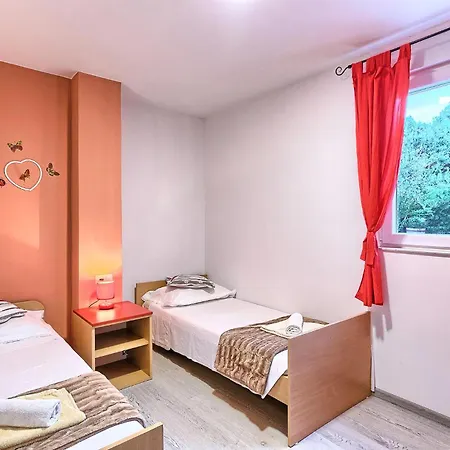 Vakantiehuis In Okrug Donji